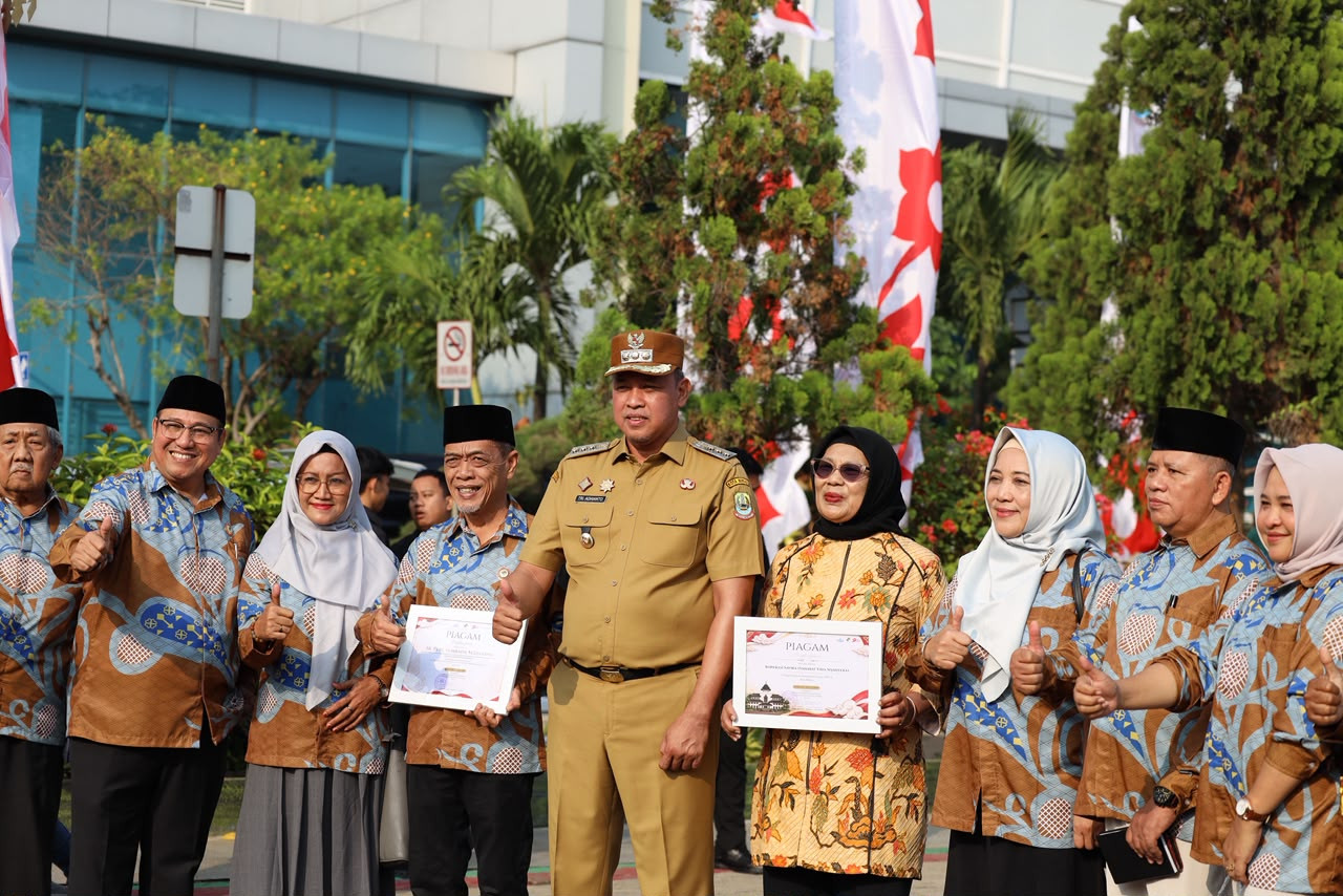 Pelayanan Publik Kota Bekasi Melesat, Tri Adhianto Tegaskan Efisiensi Anggaran dan Berikan Apresiasi bagi ASN Berprestasi