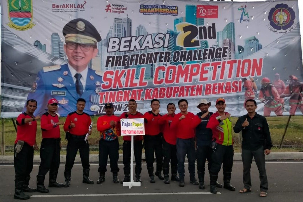 Fajar Paper Juara Bekasi 2nd Fire Fighter Challenge Skill Competition 2024