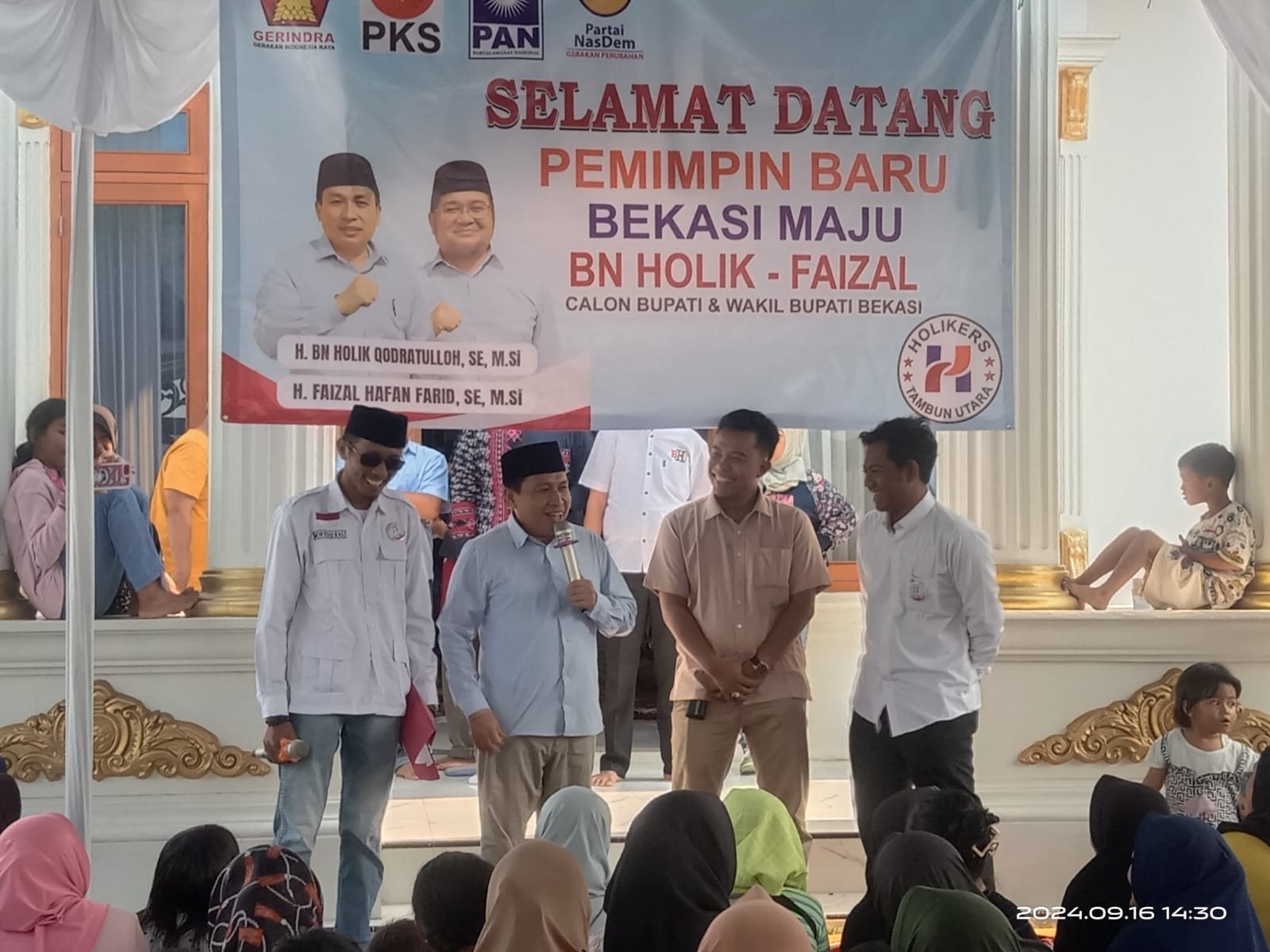 Ade Alamsyah Bersama Relawan Holikers  Dampingi BN. Holik Qodratulloh Menyapa Ratusan Ratusan Warga Tambun Utara