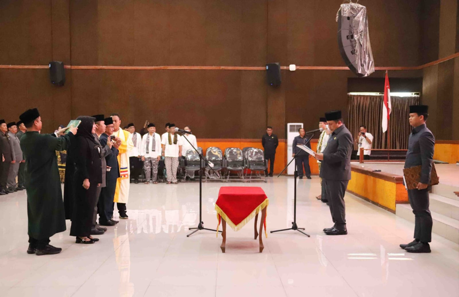 Pj Bupati Bekasi Lantik 40 Pejabat Administrator dan Pengawas untuk Tingkatkan Kinerja Pemerintah