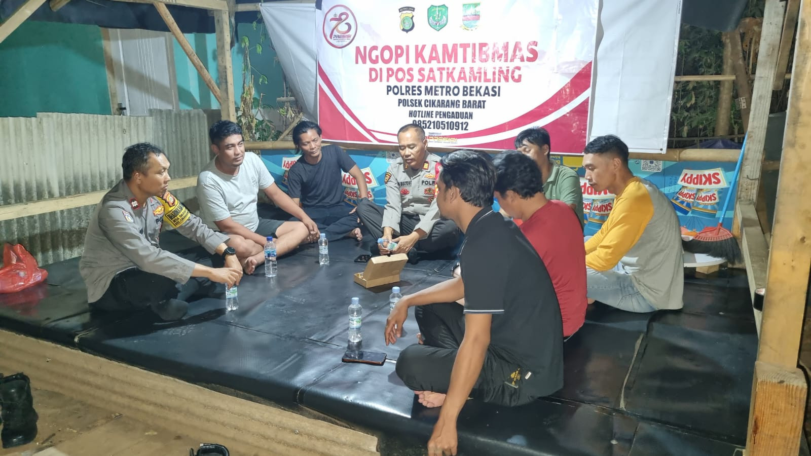 Polsek Cikarang Barat Gelar Ngopi Kamtibmas di Sat Poskamling Kp. Jarakosta