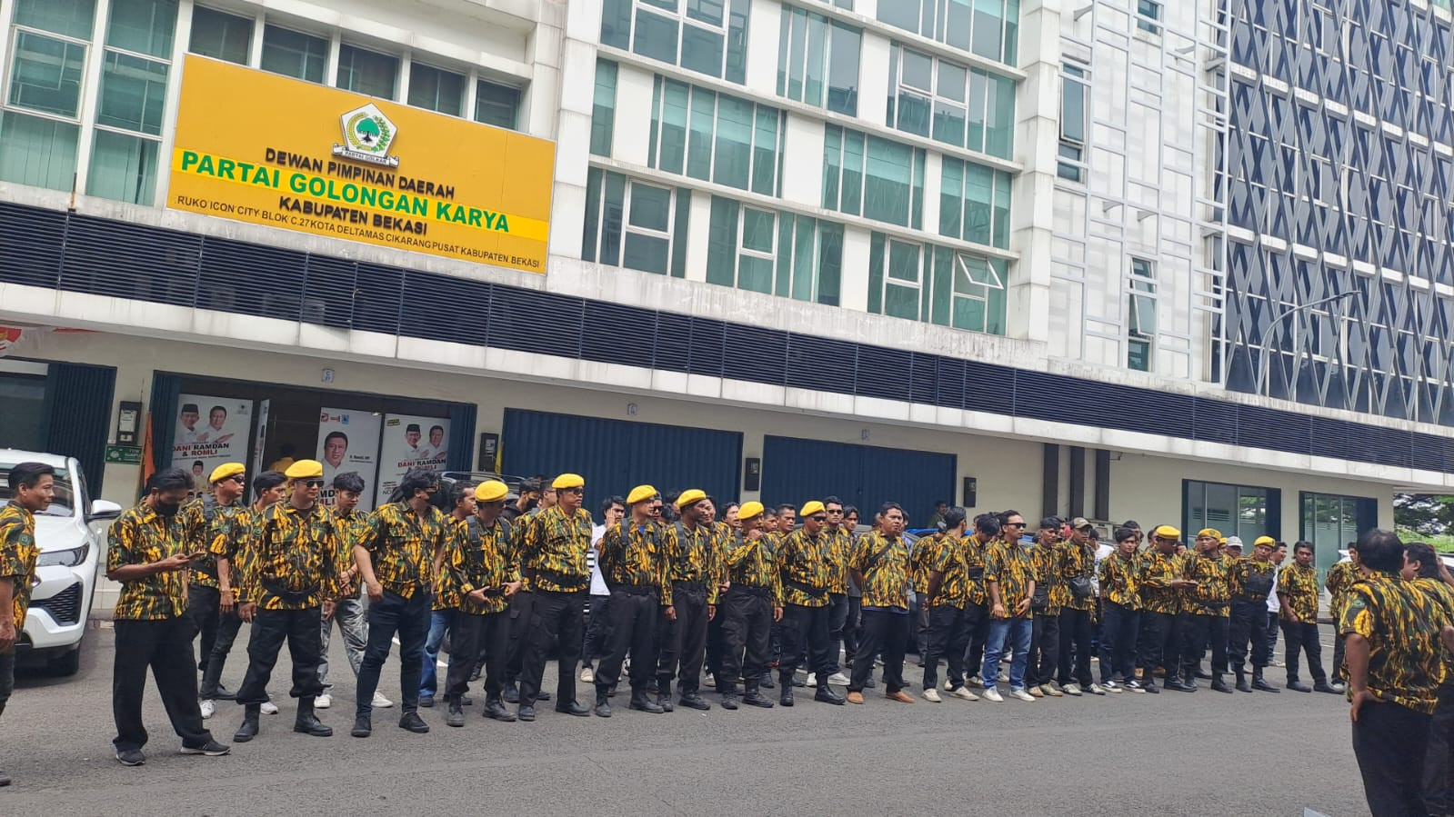 AMPG Kabupaten Bekasi Siaga Amankan Kantor DPD Golkar Kabupaten Bekasi