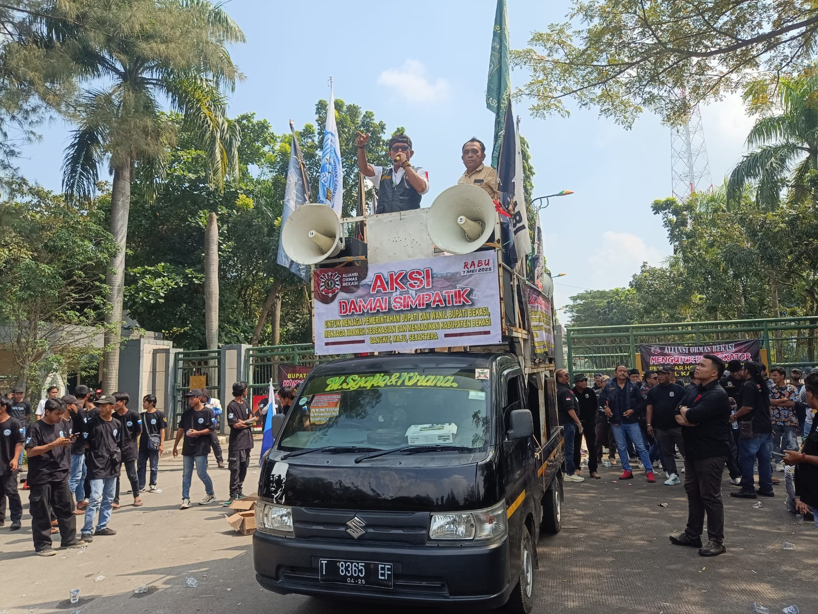 Aliansi Ormas Bekasi Gelar Aksi Damai: Tindak Hukum Pembuat Flayer Bupati
