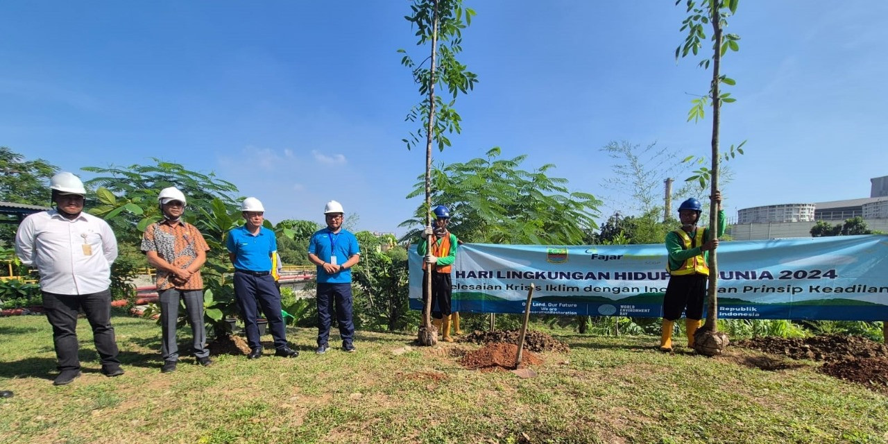 Peringati Hari Lingkungan Hidup Sedunia 2024, Kabid PPKL DLH Kab. Bekasi Hadiri Acara Penanaman Pohon Bersama FajarPaper