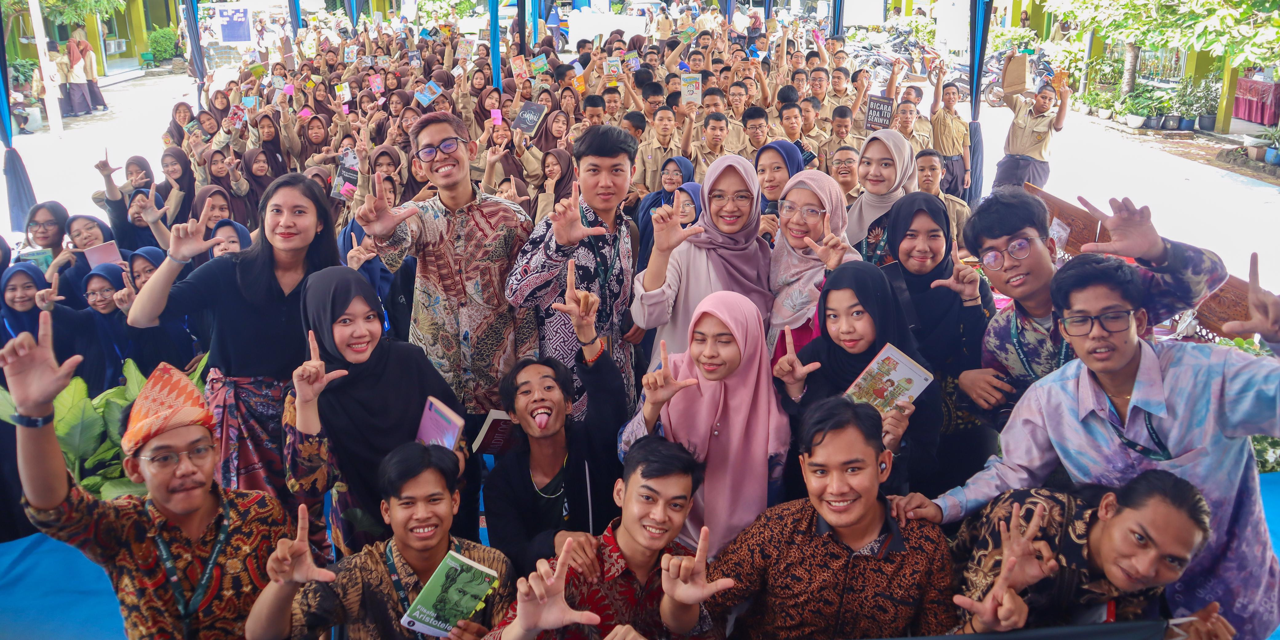 SMA Negeri 18 Palembang Gelar Palembang Book Party Bersama Tim Literasi Dallas, Dorong Budaya Baca di Kalangan Siswa