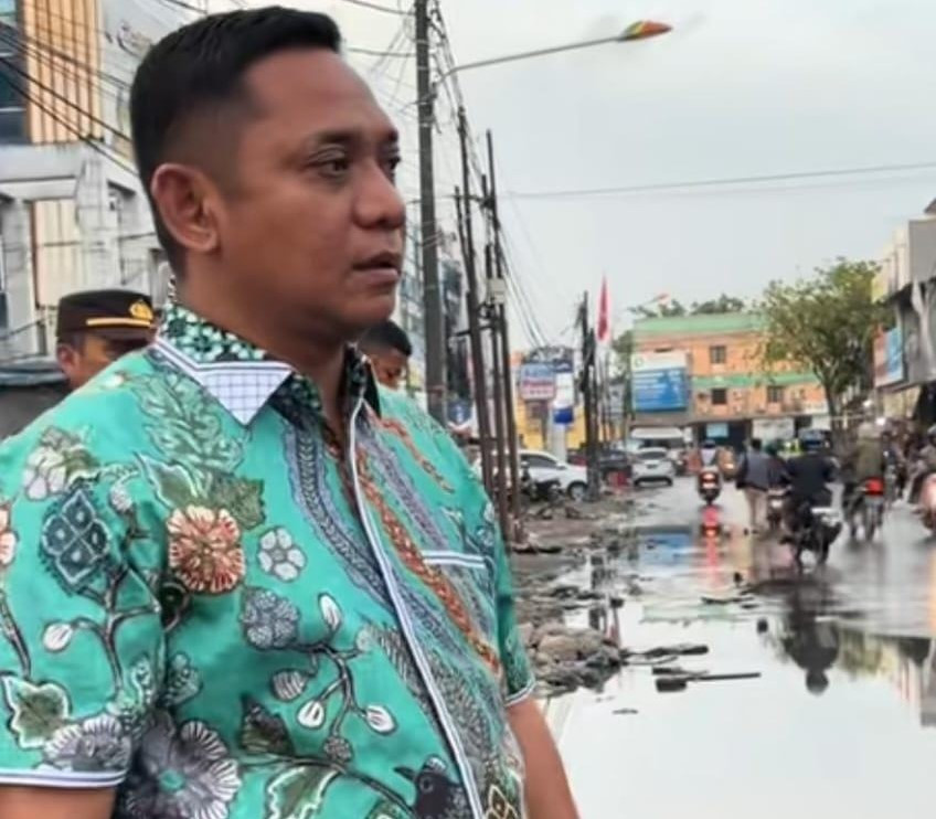 Plt. Bupati Bekasi Tinjau Relokasi PKL di Depan SGC, Jalan Sepanjang 200 Meter Segera Diaspal dan Dipasang Penerangan