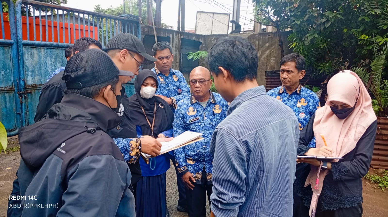 "DLH Kota Bekasi Tindaklanjuti Serius Keluhan Masyarakat Tentang Limbah Cair Pabrik di Bantar Gebang" terfokus pada perhatian terhadap keluhan masyarakat