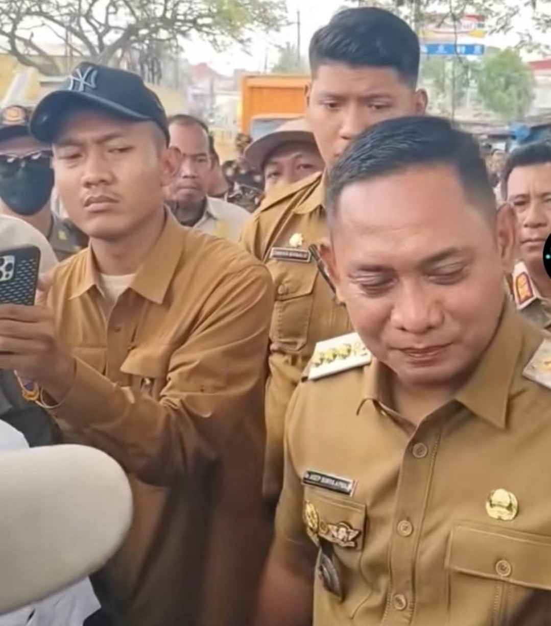 Usai Dilantik, Bupati Bekasi Asep Surya Atmaja Tertibkan Bangunan Liar di Jarakoasta Sukadanau