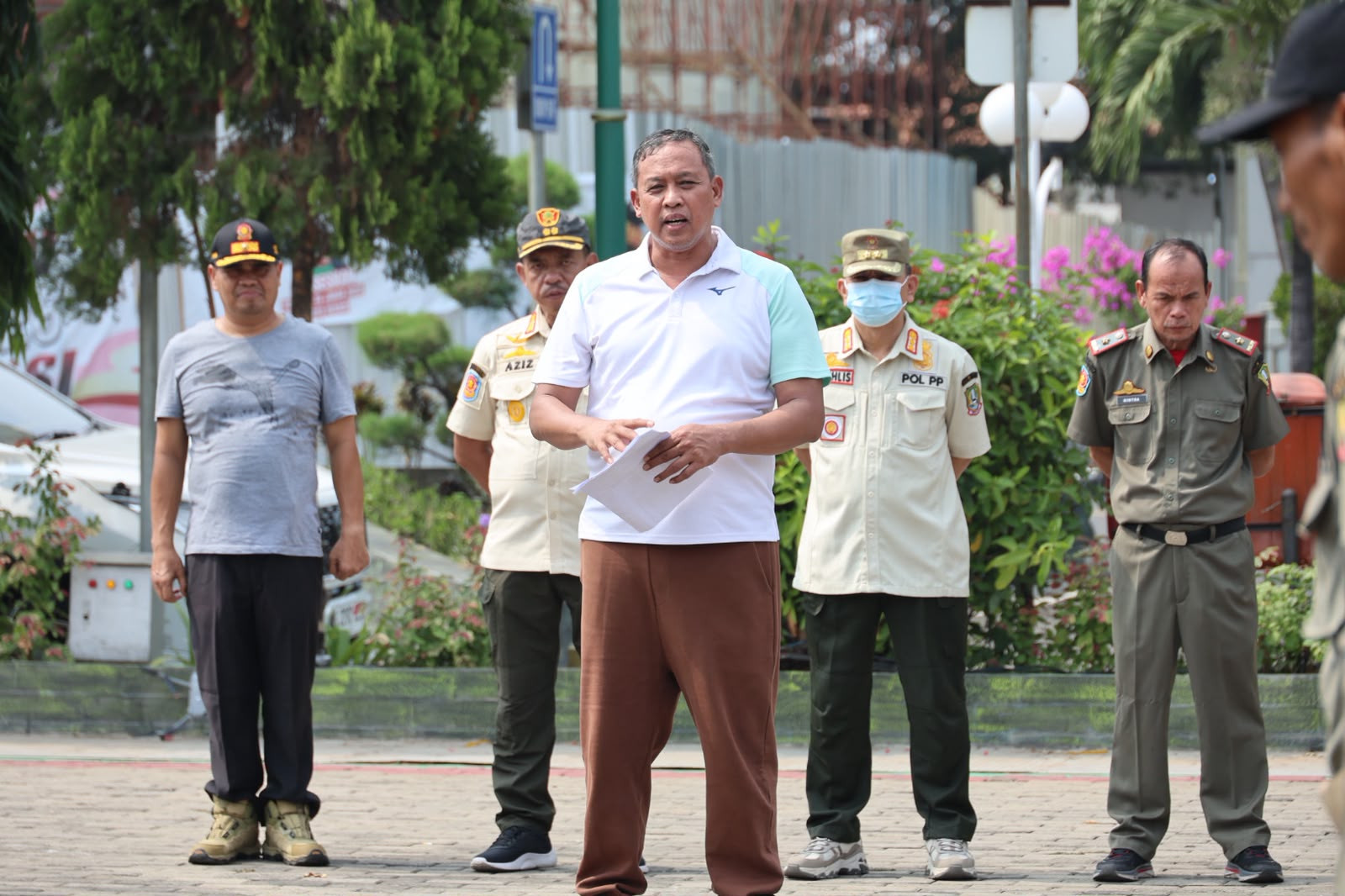 PKL Kembali Berjualan di Badan Jalan Saat CFD Ahmad Yani, Wali Kota Bekasi Evaluasi Satpol PP