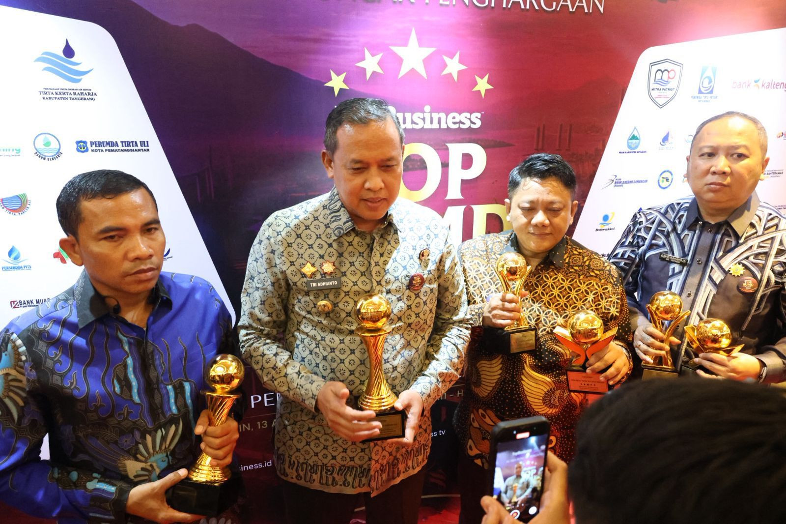Bekasi Cetak Prestasi Nasional: Borong Penghargaan TOP BUMD Awards 2026, Tri Adhianto Dinobatkan sebagai Top Pembina