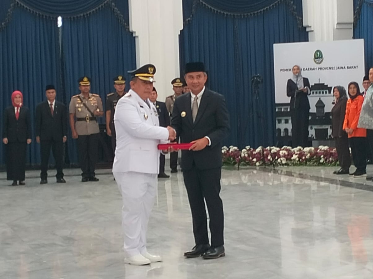 Sekda Dedy Supriyadi Resmi Dilantik sebagai Penjabat Bupati Bekasi