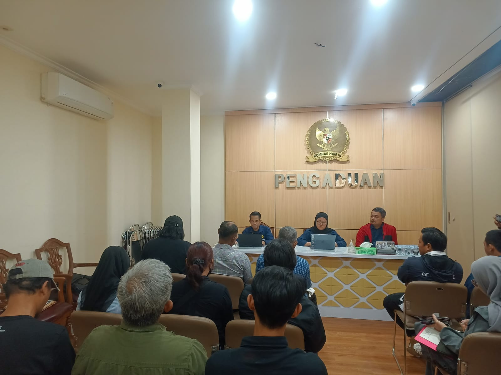 Warga Bantargebang Mengadu ke Komnas HAM: “Kami Hidup di Antara Ledakan Gas dan Longsoran Sampah”