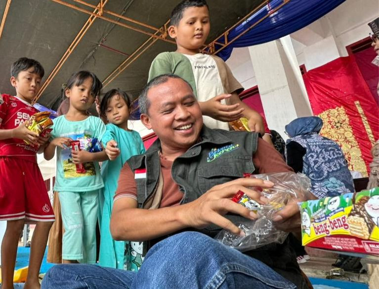 Wali Kota Bekasi Tri Adhianto Tinjau Korban Banjir Bandang di Sumbar, Pastikan Bantuan Tersalurkan Tepat Sasaran