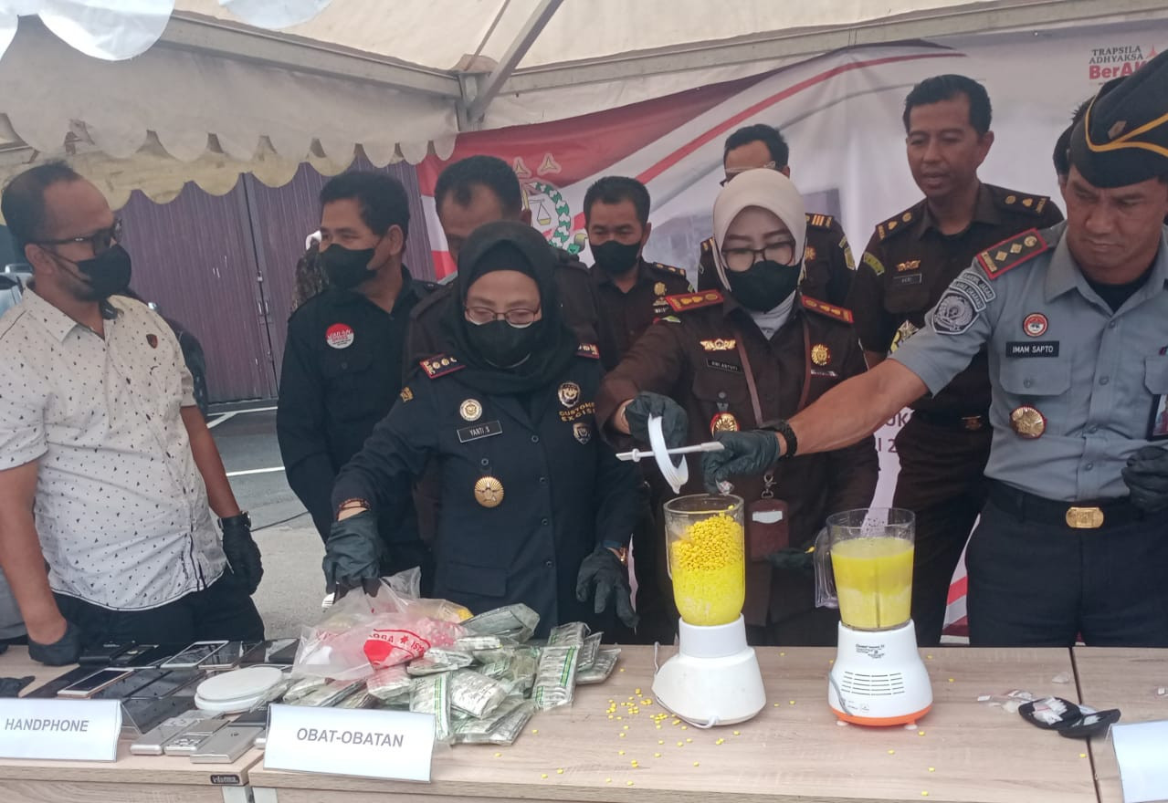 Kejari Kab. Bekasi Musnahkan Barbuk Jenis Narkoba dan Rokok Ilegal