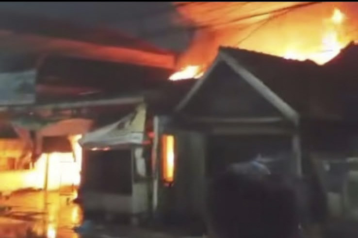Tragis! Kebakaran Tiga Ruko di Bekasi Tewaskan Dua Orang, Diduga Berawal dari Pembakaran Wadah Telur