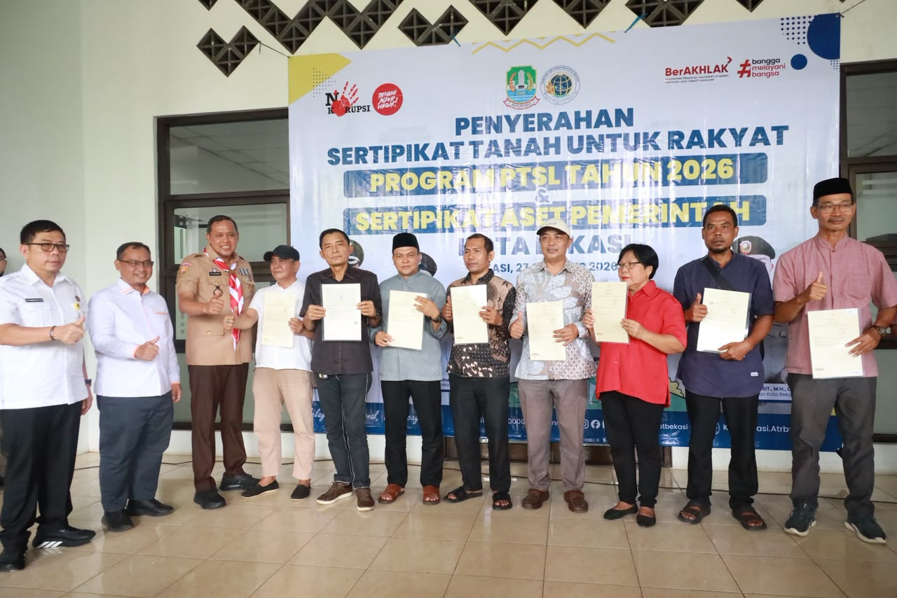 Pemkot Bekasi dan Kantor Pertanahan Serahkan 600 Sertifikat PTSL, Ini Sebaran Penerimanya