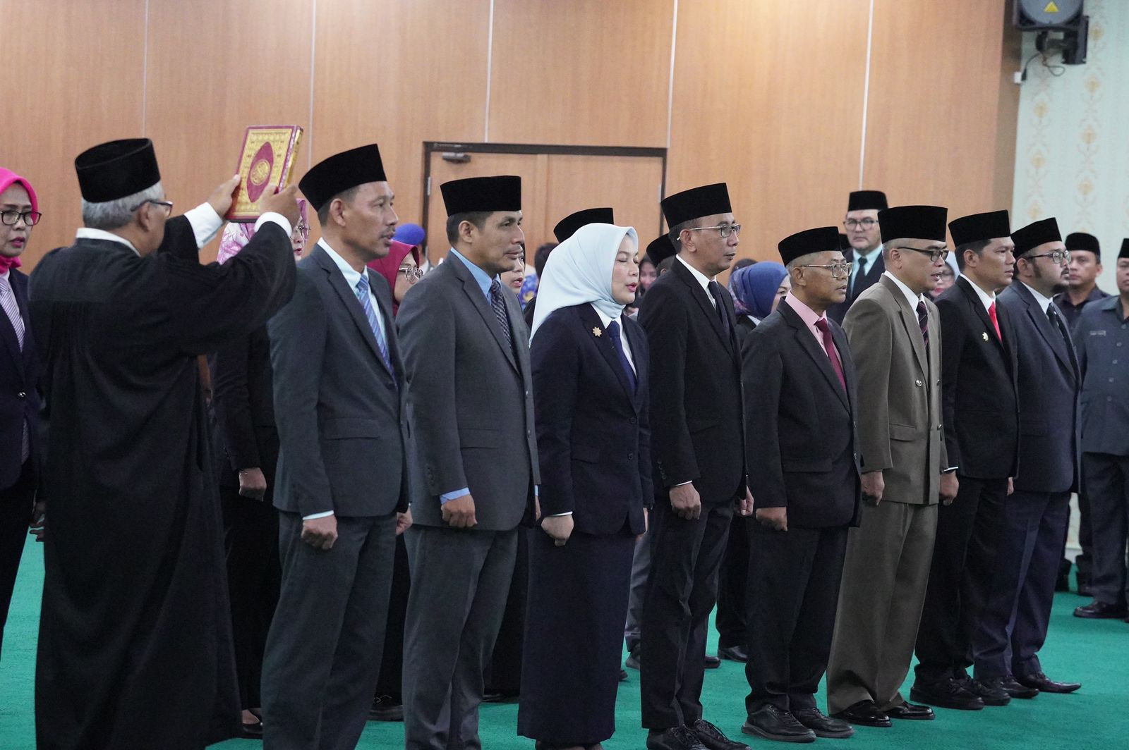 Pj. Wali Kota Bekasi Gani Muhamad Lantik Pejabat Eselon II dan III: "Bekerjalah dengan Dedikasi, Seperti Akar Pohon yang Tak Terlihat namun Kuat"