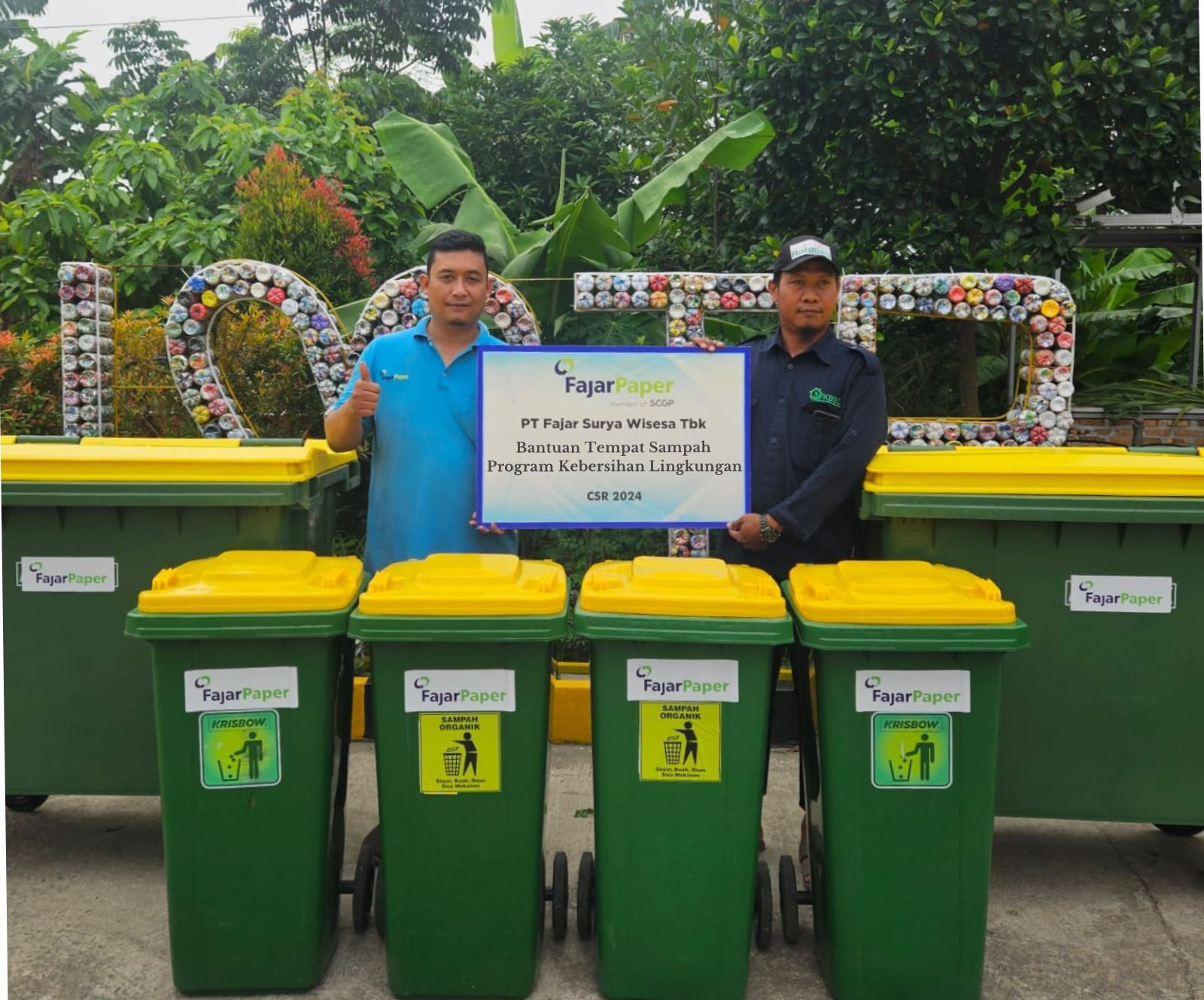 Dukung Program Kampung Iklim, FajarPaper Serahkan 190 Unit Tempat Sampah ke 10 Desa di Kab. Bekasi