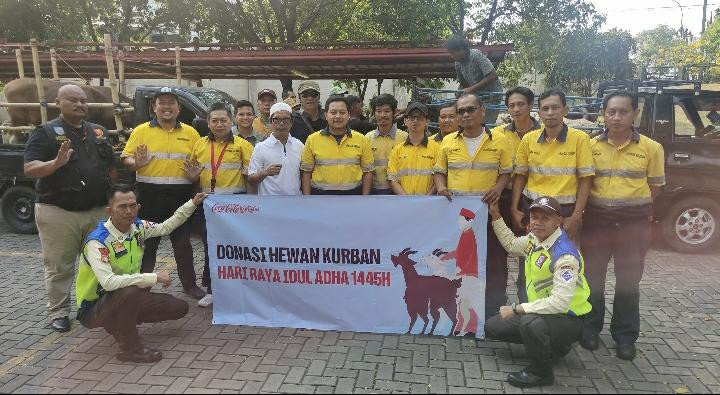 Berkah Iedul Adha 1445 Hijriah: CCEP Indonesia Bagikan Hewan Qurban