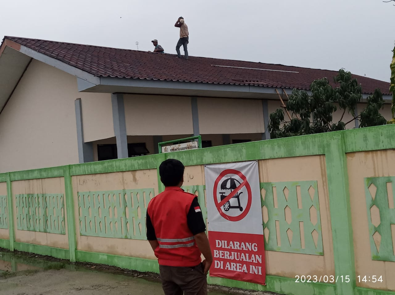 Anggaran Luar Biasa Pemeliharaan Gedung SDN 01 Muara Bakti