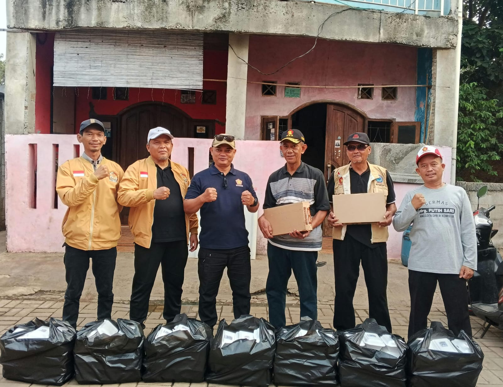 Gerindra Tambun Selatan Gelar Jumat Berkah, Sasar Warga yang Membutuhkan di Tridayasakti