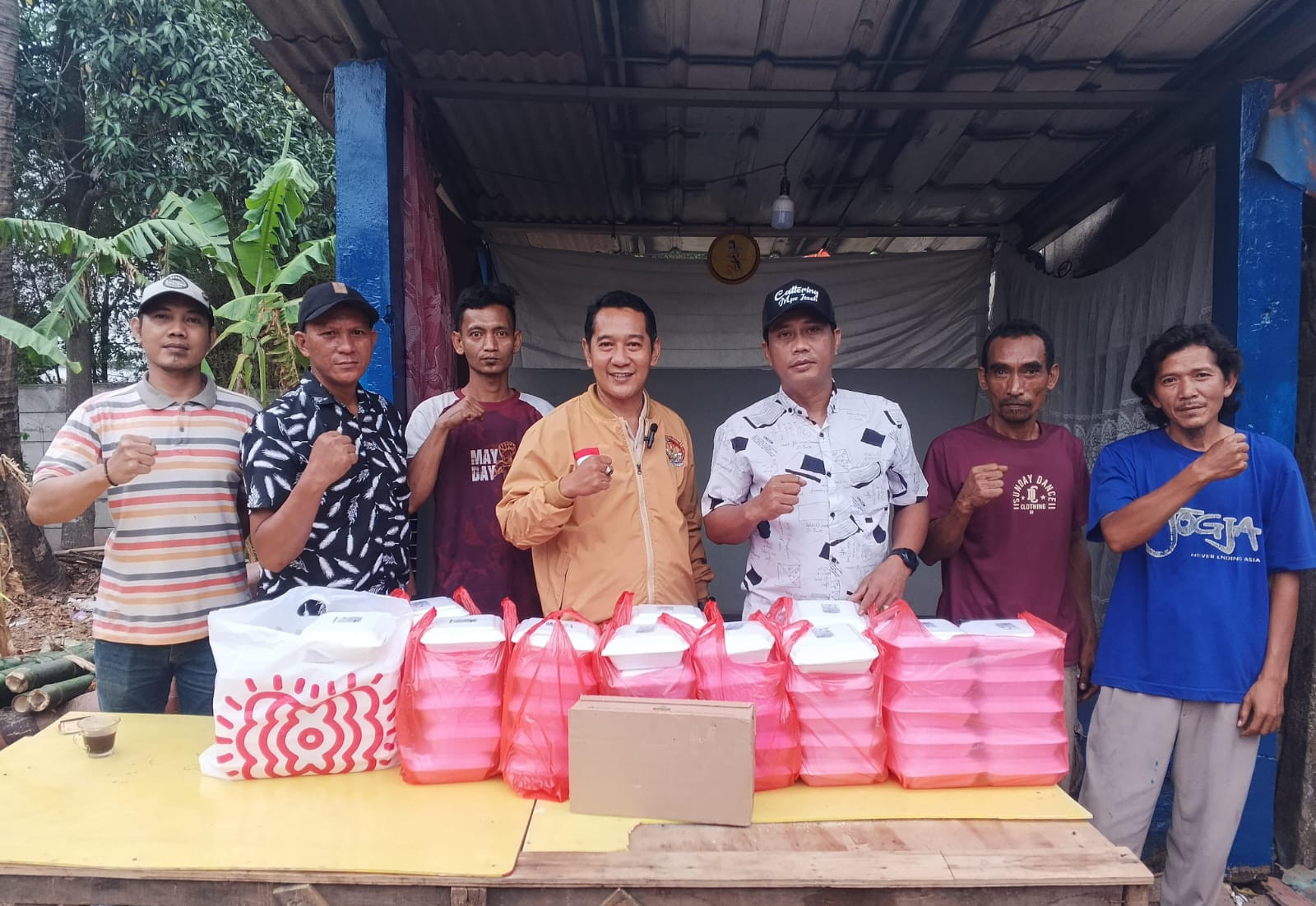 Gerindra Tambun Selatan Konsisten Tebar Kepedulian, Ranting Jatimulya Bagikan 200 Nasi Box