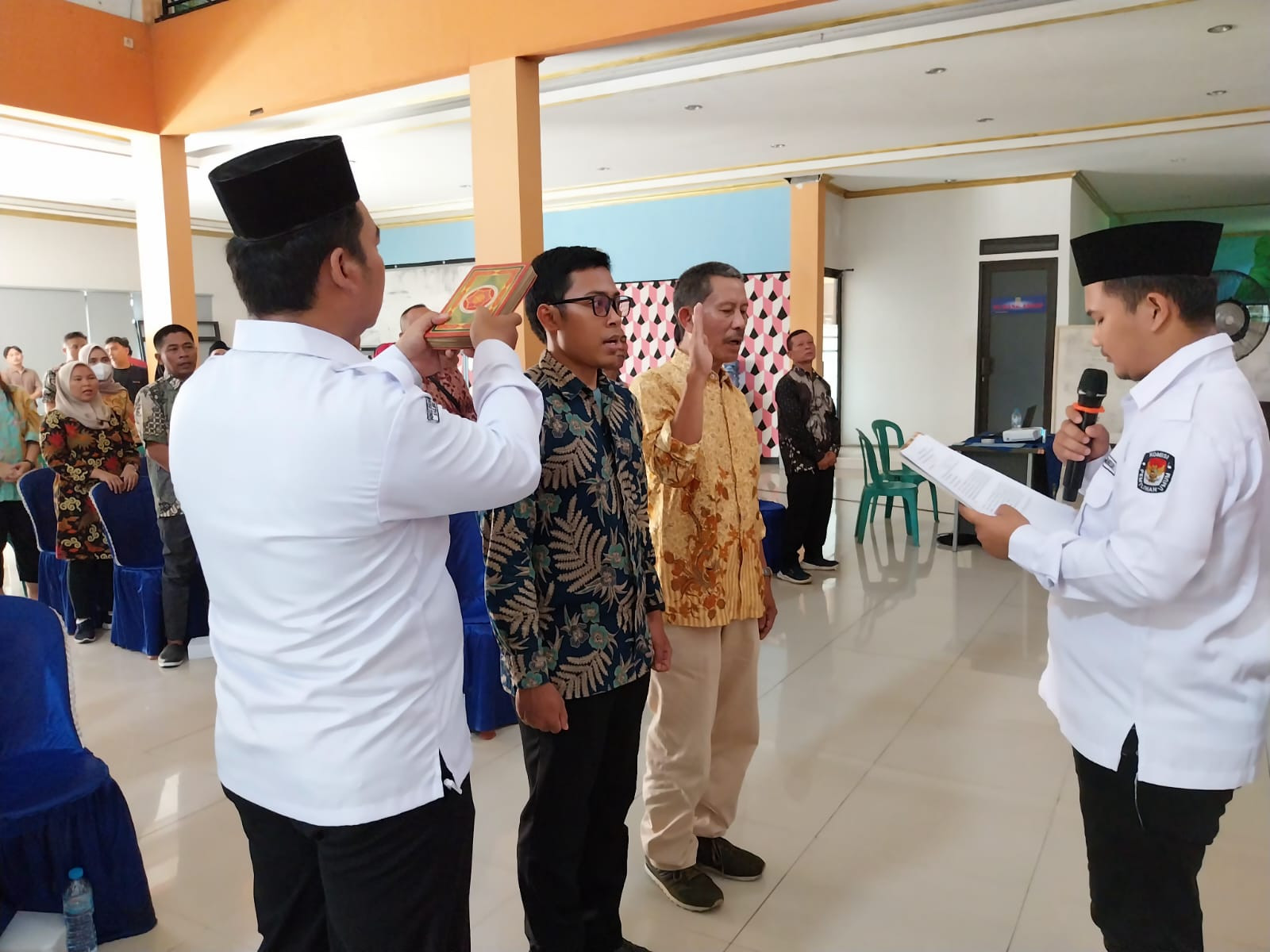 147 Petugas KPPS Lambangsari Resmi Dilantik: Diminta untuk Menjaga Netralitas Selama Bertugas