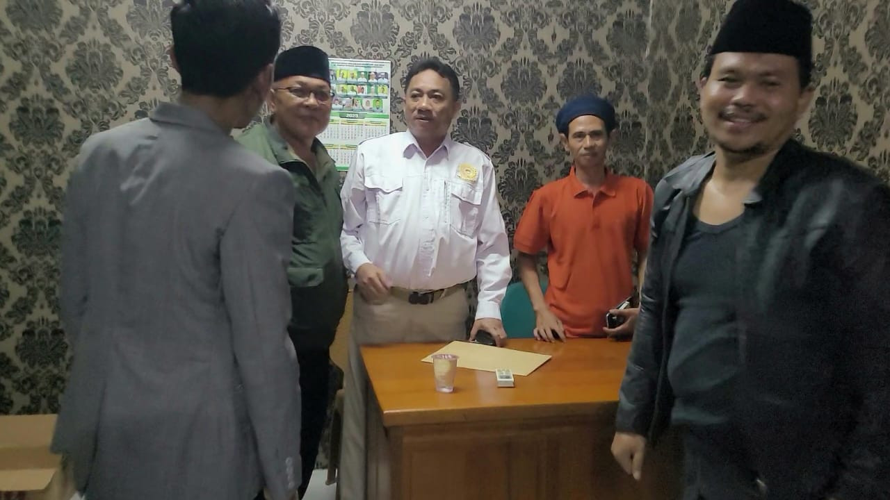 Pertanyakan Upaya Penggusuran, Warga Kp. Jarakosta Datangi Kantor Desa Sukadanau