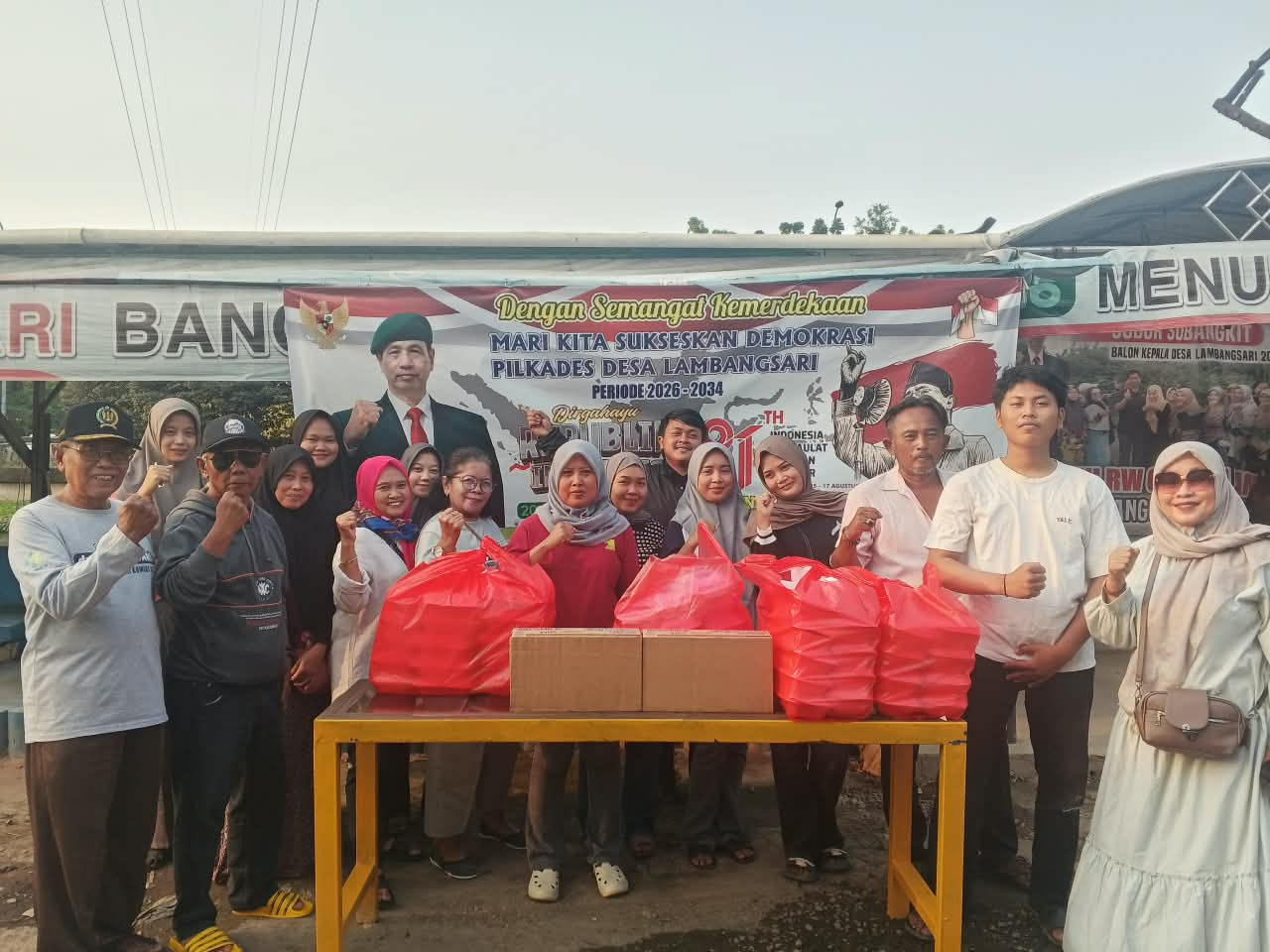 Jumat Berkah di Lambangsari, Gerindra dan Subur Subangkit Kompak Berbagi dengan Warga