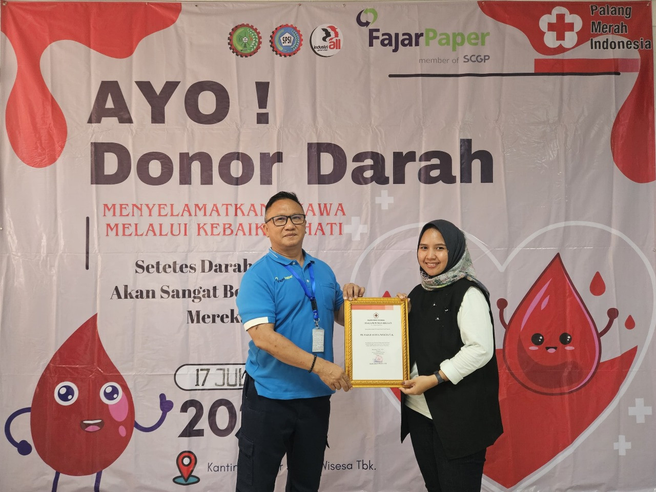 Konsisten Menggelar Donor Darah, Fajar Paper Terima Penghargaan dari PMI Karawang