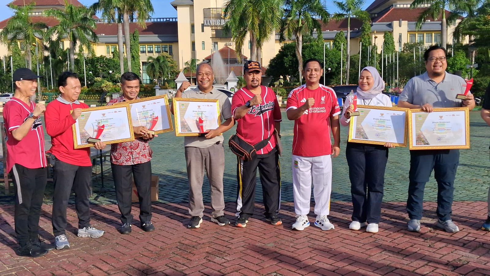 Realisasi Pajak Tembus 101 Persen, Tujuh Perusahaan Terima Piagam Penghargaan dari Plt. Bupati Bekasi