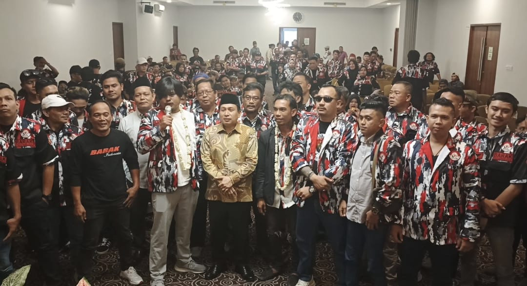 Barak Indonesia Marcab Kab. Bekasi Serahkan SK Pengurus Kecamatan dan Deklarasikan Dukungan ke Paslon BN Holik-H. Faizal