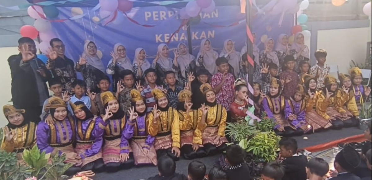 Semangat Kebersamaan Warnai Pelepasan Siswa Kelas 6 SDN Sukadanau 02 Cikarang Barat