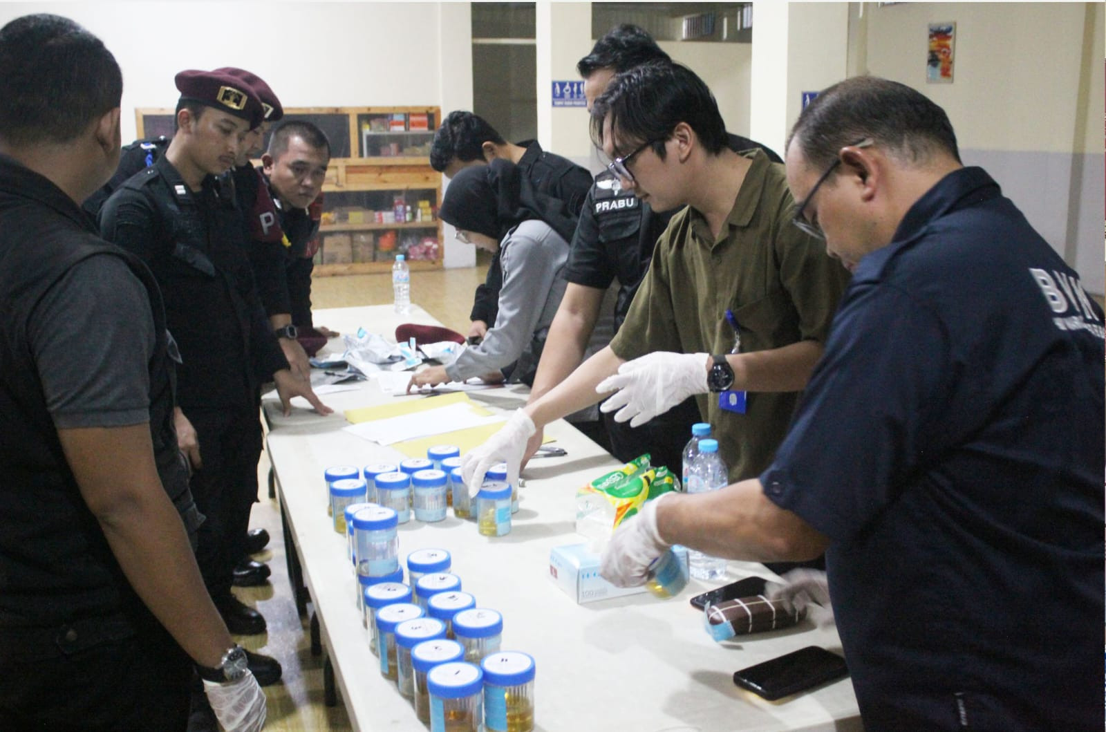 Lapas Kelas IIA Cikarang Gandeng APH, Geledah Kamar dan Tes Urine Warga Binaan