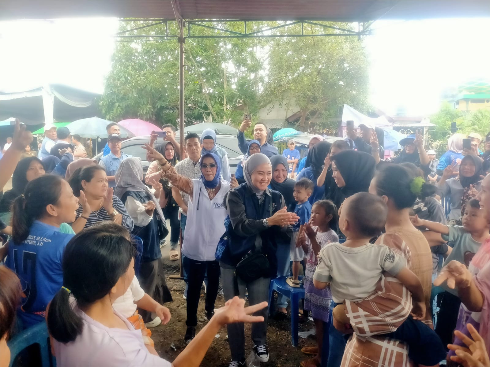 Hj. Risca Priba Ayu Temui Warga Ulak Surung dalam Kampanye Blusukan, Ajak Masyarakat Dukung "Linggau Juara"