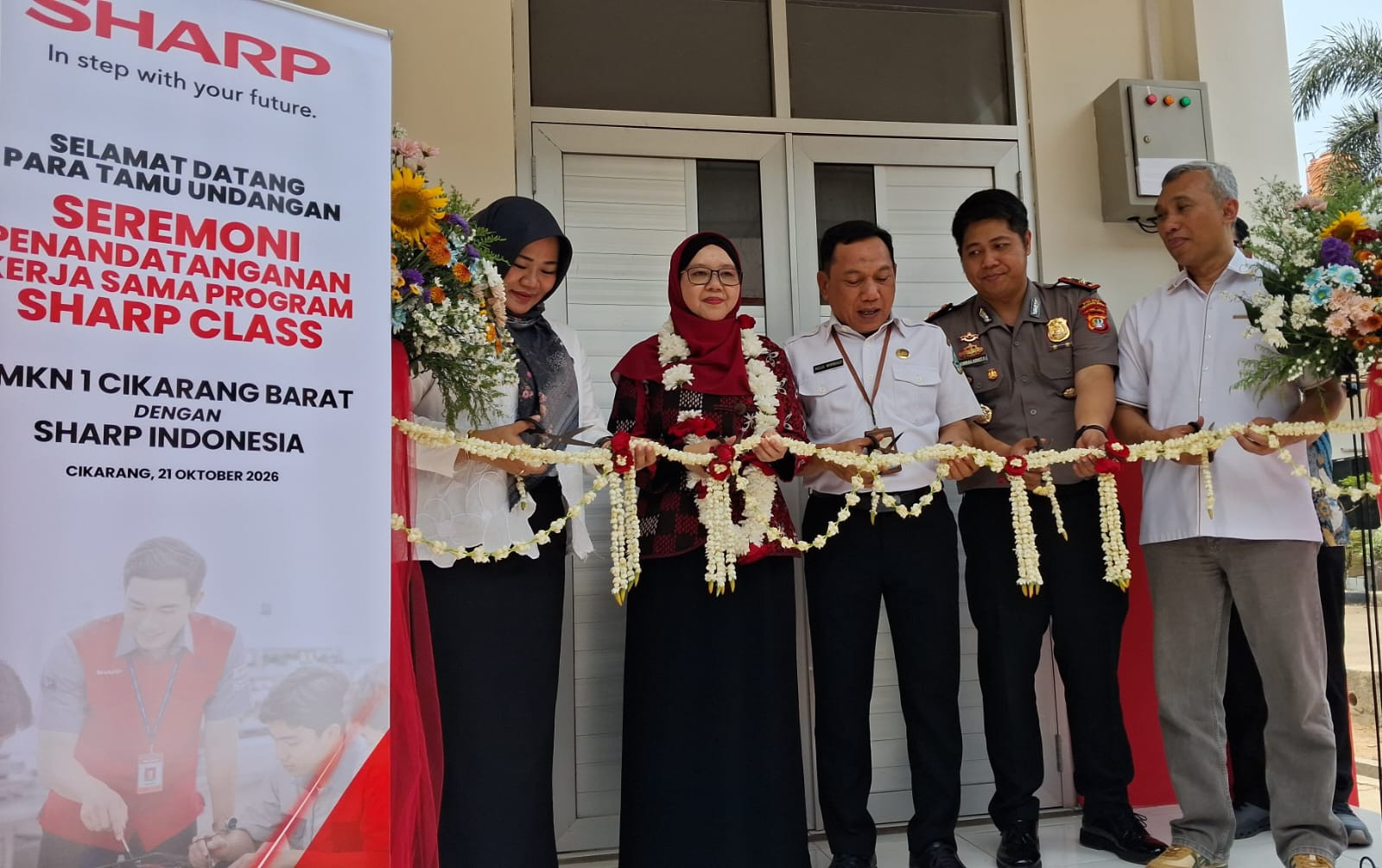 Tekan Pengangguran Lulusan SMK, SHARP dan SMKN 1 Cikarang Barat Perkuat Kolaborasi Industri