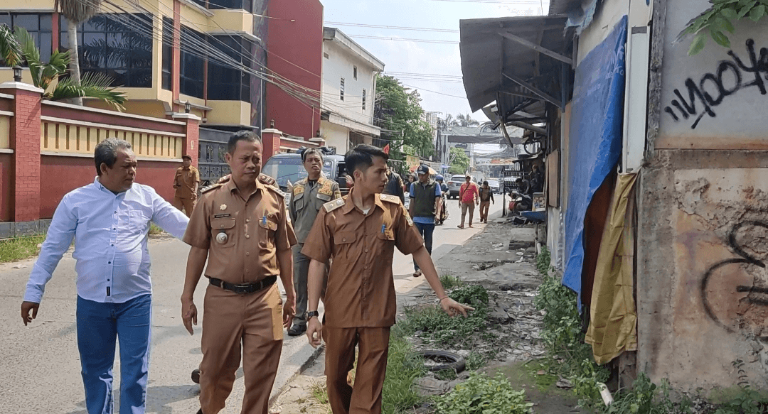 Camat Tambun Selatan Tinjau Bangli di Pondok Timur Indah