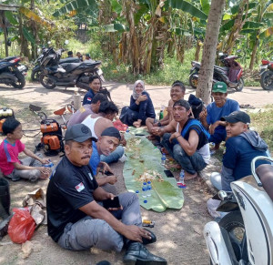 Bersihkan TPU Jati Andan, Kades Lambangsari Hidupkan Kembali Semangat Gotong Royong