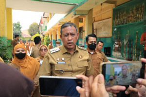 Dampak Erupsi Anak Krakatau, Sekolah di Kota Bekasi Terapkan PJJ, Wali Kota Tri Adhianto Turun Langsung Pantau Pembelajaran